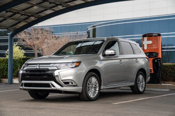 2021 Mitsubishi Outlander PHEV Review: Hybrid Head-Scratcher