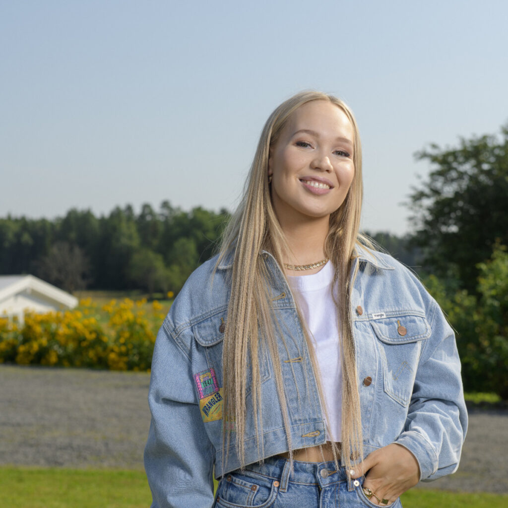 Singer Agnete Johnsen Contact Details, Social Profiles, Biography, Email IDs